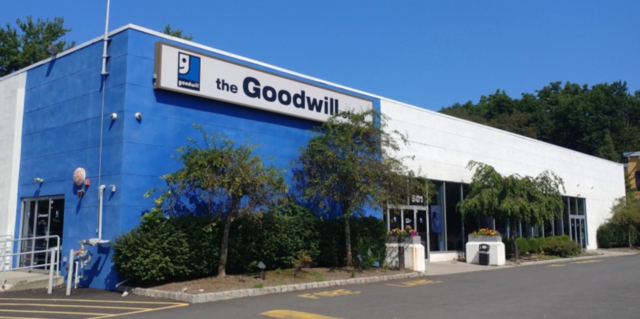 Everyday Thrifting – A GOOD LOOK by GoodwillNYNJ